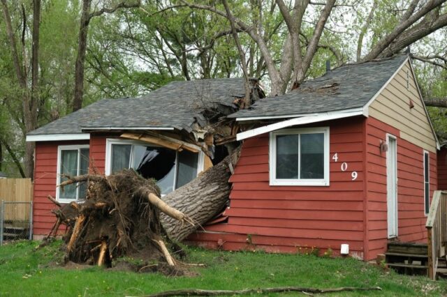 https://www.districtroofing.com/wp-content/uploads/2023/02/Wind-Damage-1-640x426.jpg