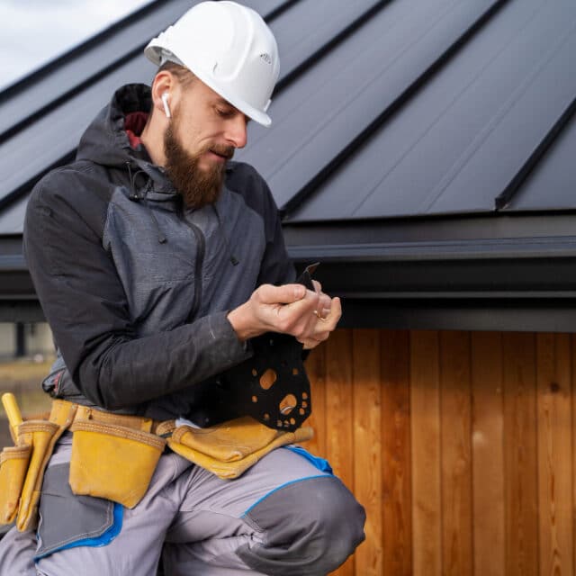 Uncover the secrets! 10 crucial questions every homeowner MUST ask a roofer before hiring! Ensure a leak-free future! 🏡💡