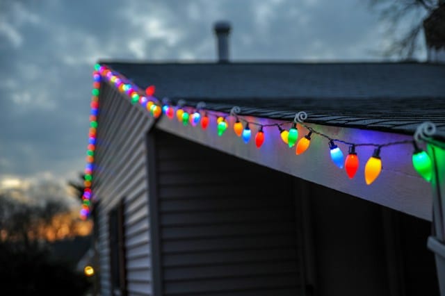 How to Put Christmas Lights on the Roof